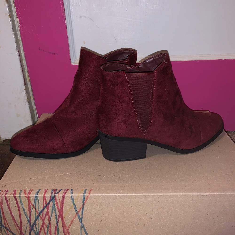 Boooties size 8